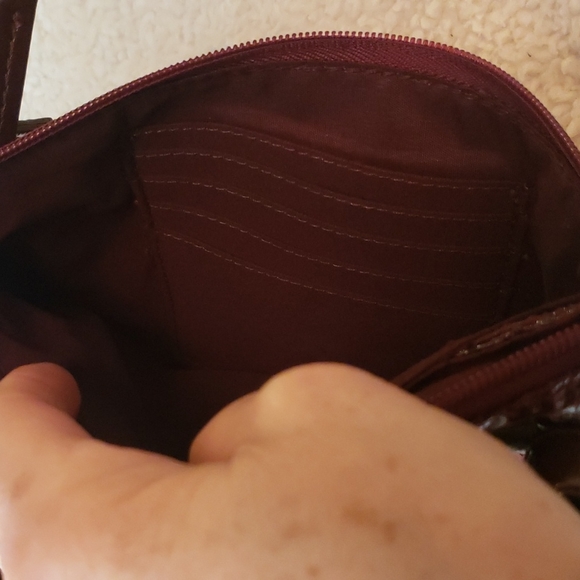 RELIC BURGANDY CROSS BODY PURSE. NWOT - Picture 7 of 11